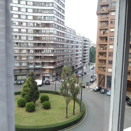 Centro De Plaza De La Guitarra Avilés
