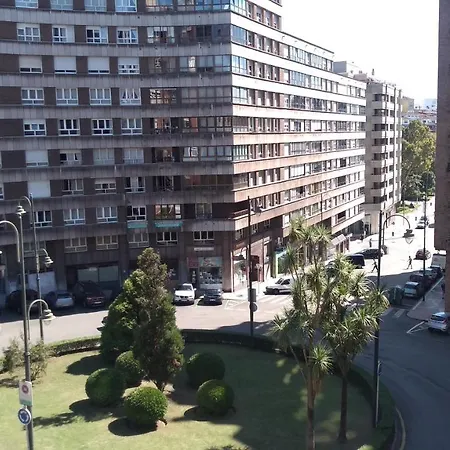 Centro De Plaza De La Guitarra Avilés
